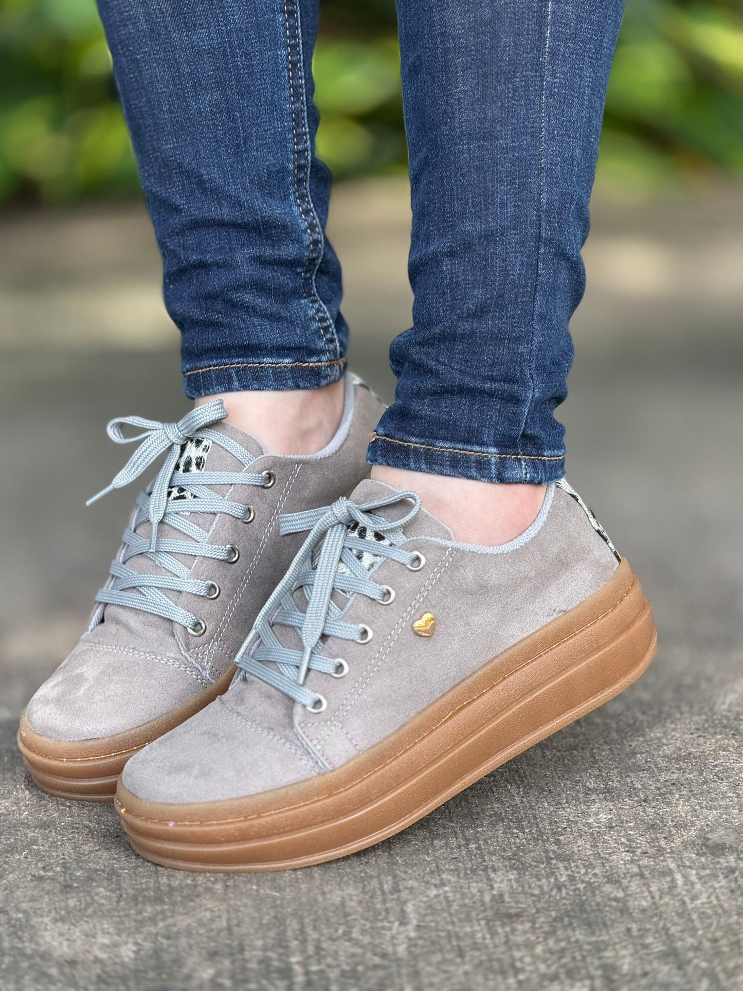 gid://shopify/MediaImage/24692323156062